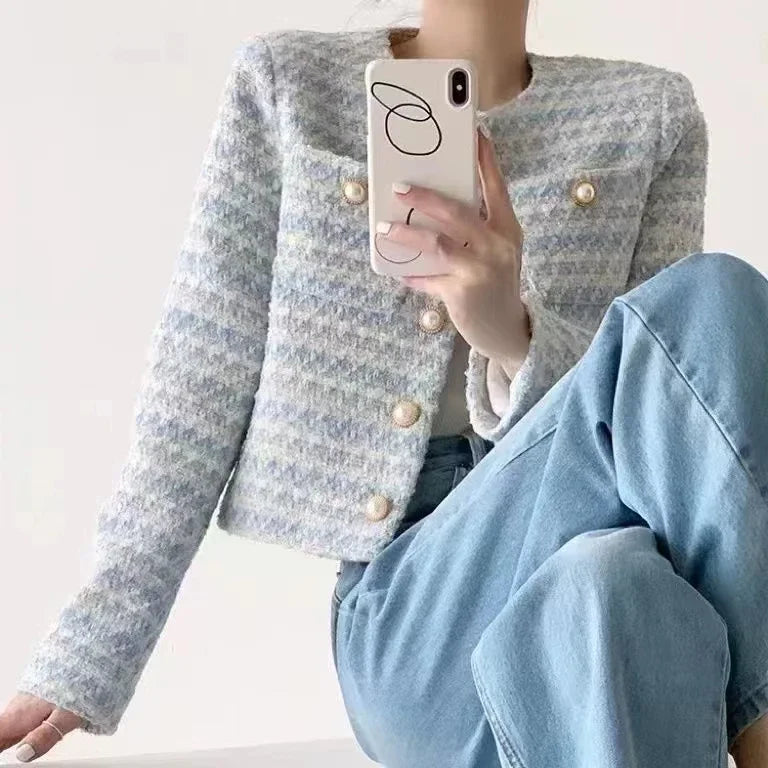 İnci Düğme Detaylı Kadın Kısa Blazer Ceket - Klasik ve Şık Tasarım