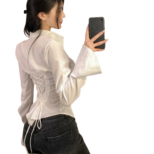 Sırtı Bağcıklı Beyaz Gömlek – Feminen ve Şık Tasarım