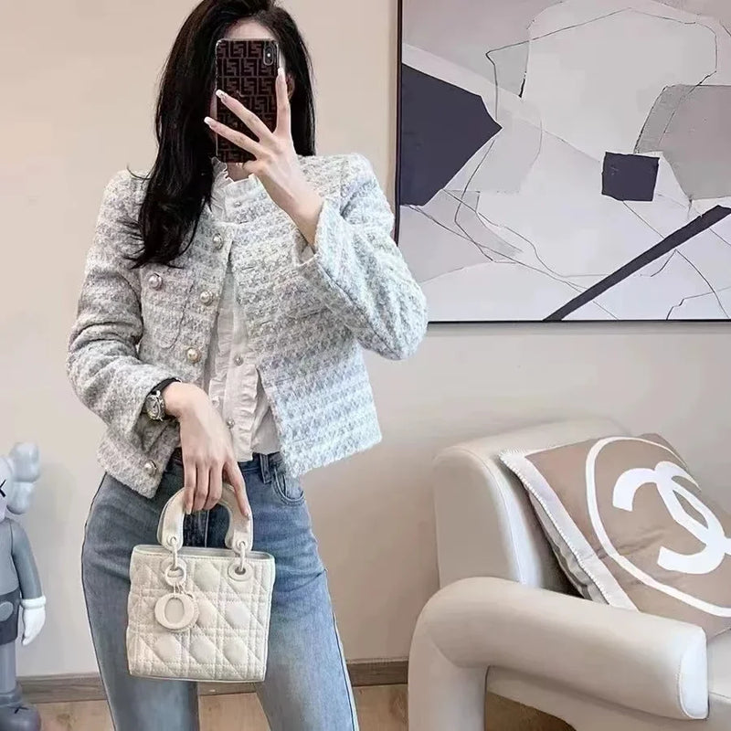 İnci Düğme Detaylı Kadın Kısa Blazer Ceket - Klasik ve Şık Tasarım