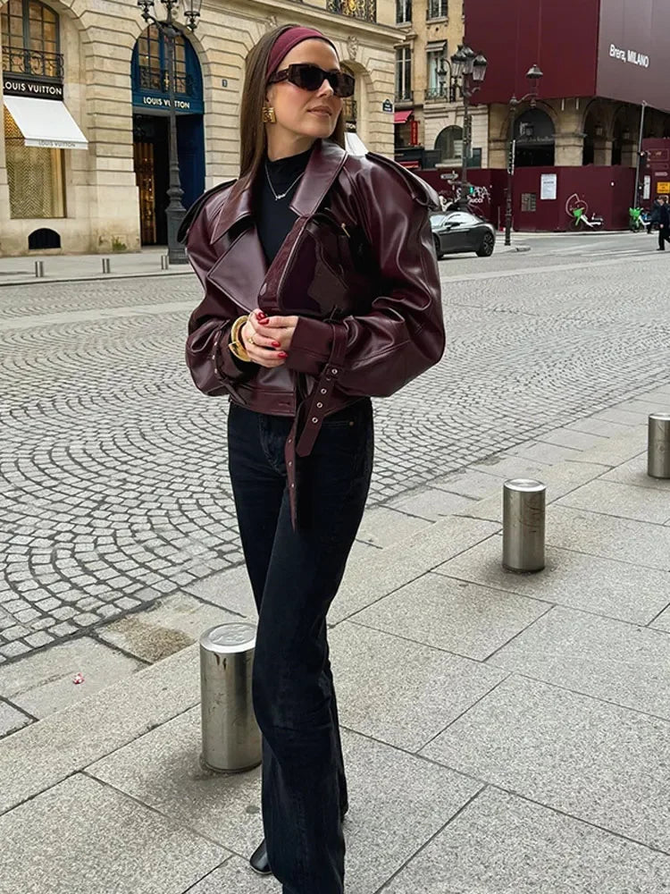 Kadın Bordo Kısa Deri Ceket - Modern ve İddialı Tasarım