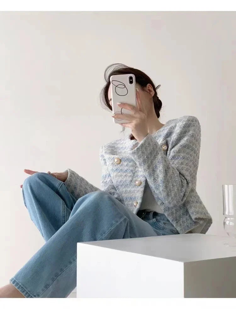 İnci Düğme Detaylı Kadın Kısa Blazer Ceket - Klasik ve Şık Tasarım