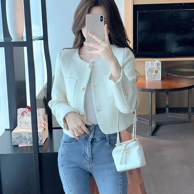 Yüksek Kalite Kadın Kısa Blazer Ceket - Cepli ve Düğmeli Tasarım