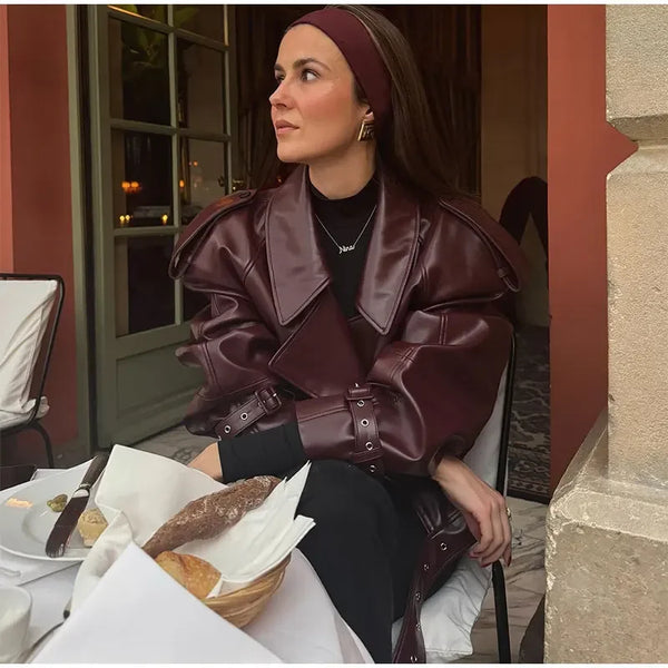 Kadın Bordo Kısa Deri Ceket - Modern ve İddialı Tasarım